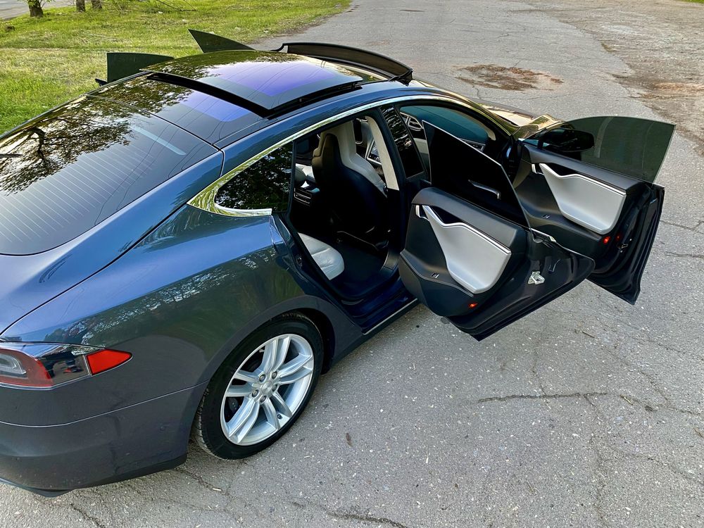 Tesla model S стекла панарама