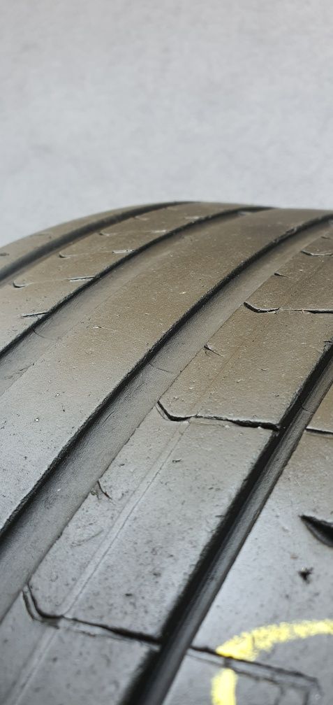 255/35/20 Pirelli