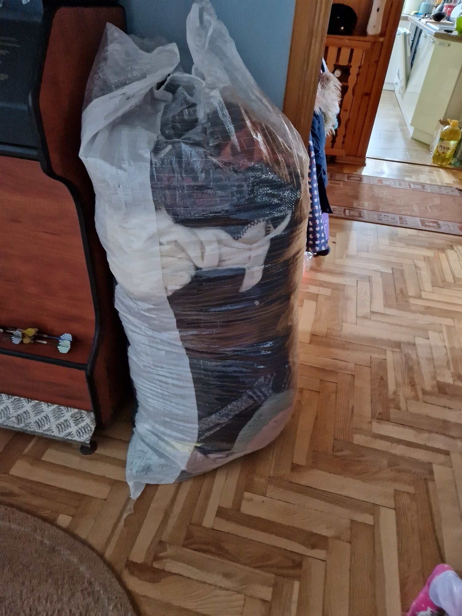 Worek ubrań z hurtowni 20kg 30sztuk