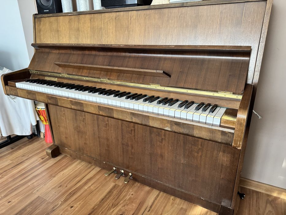 Pianino Legnica