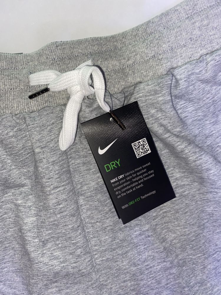 Шорти для чоловіків Nike Club Alumni Men's French Terry