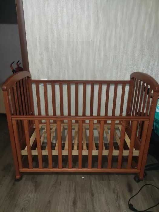 Дитяче ліжко та ортопедичний матрац