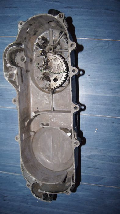 Pokrywa silnika kapa napędu półksiężyc Benzer Kingway Romet 4T GY6 43