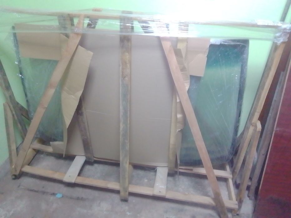 Продам автомобільне скло лобове на Санг Йонг Кайрон