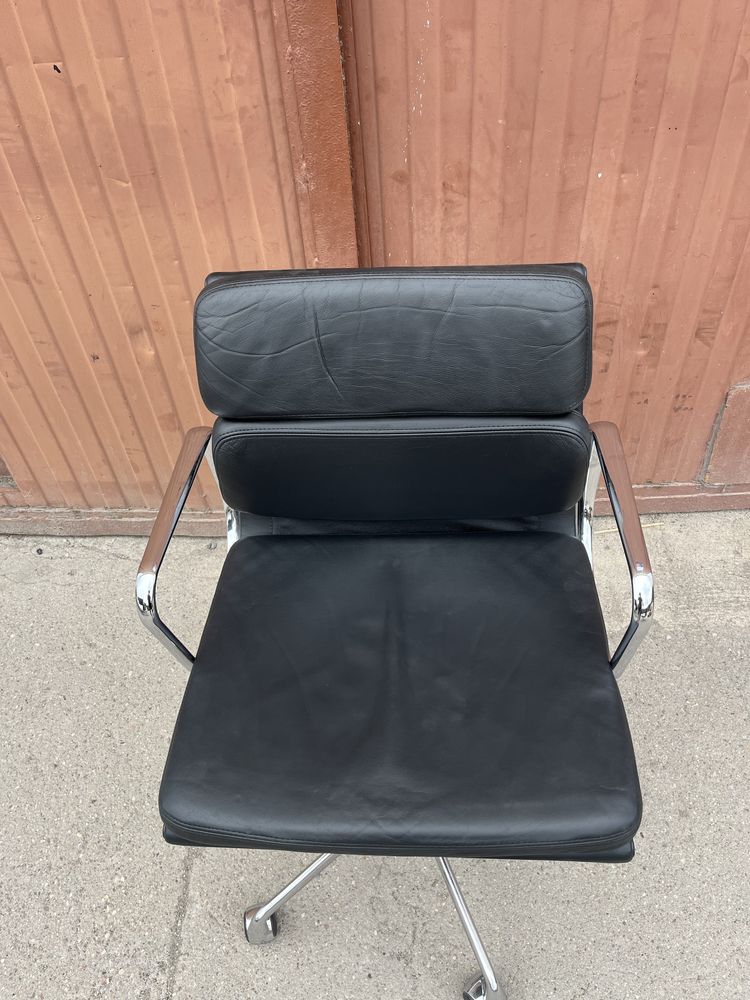 Eames Vitra soft pad ea 217 krzesło w czarnej skórze