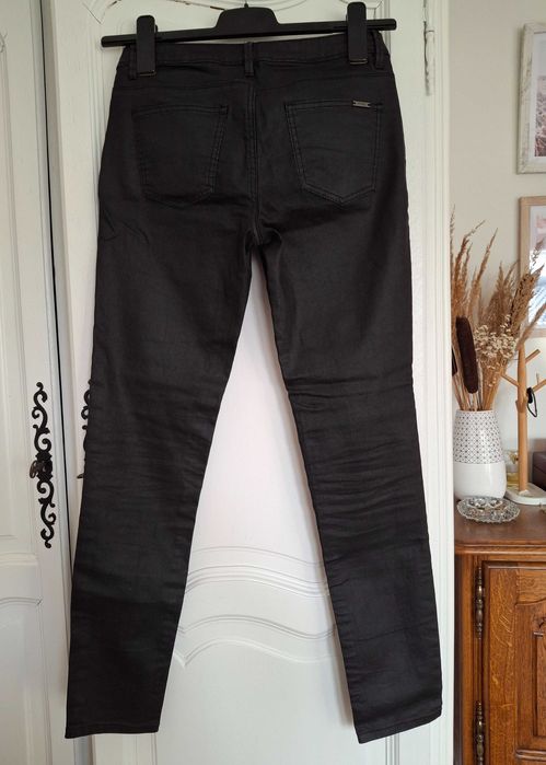 Czarne woskowane spodnie 34 XS bawełna