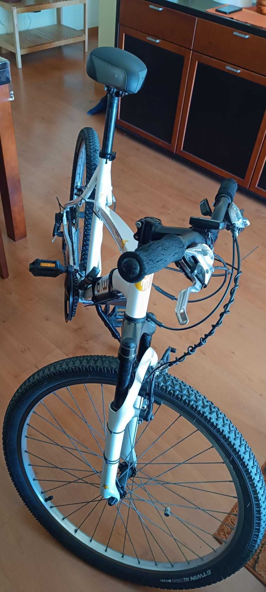Bicicleta Rockrider 5.1  com accesorios inclusos