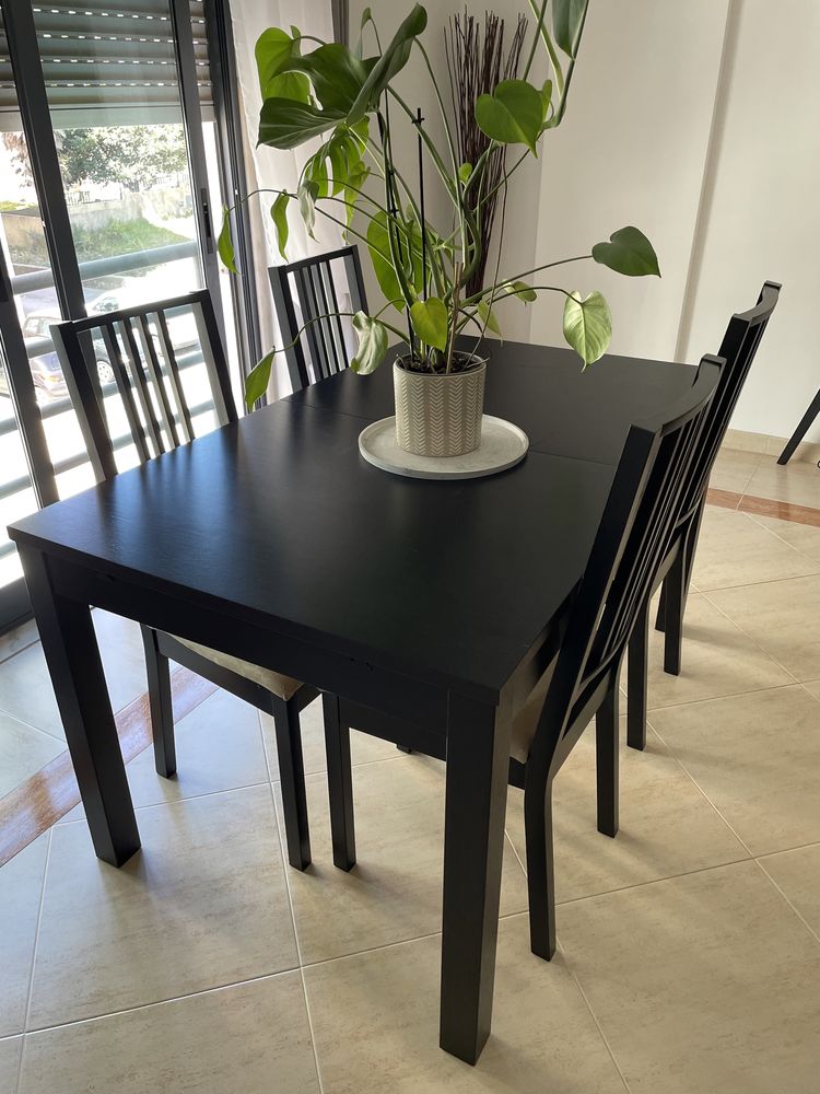 Mesa refeição extensível IKEA + 4 Cadeiras