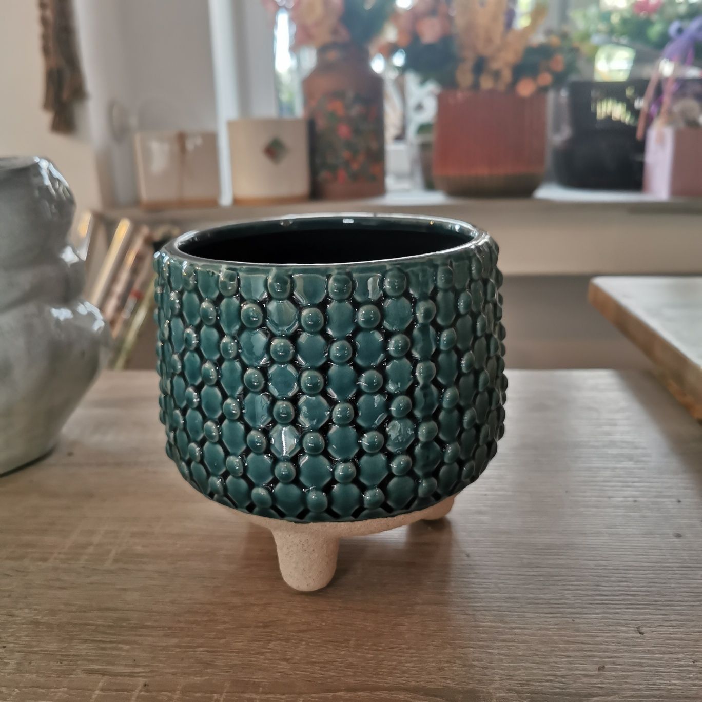 Ceramiczna szkliwiona doniczka osłonka na 3 nóżkach. Nowa