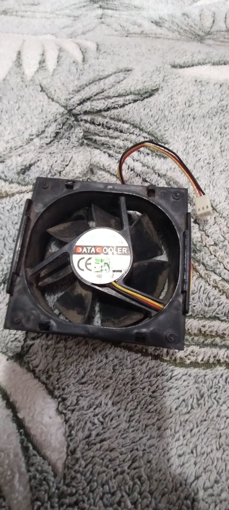 Продам комплектуючі до комп'ютера,материнську плату prescott 800 ddr40