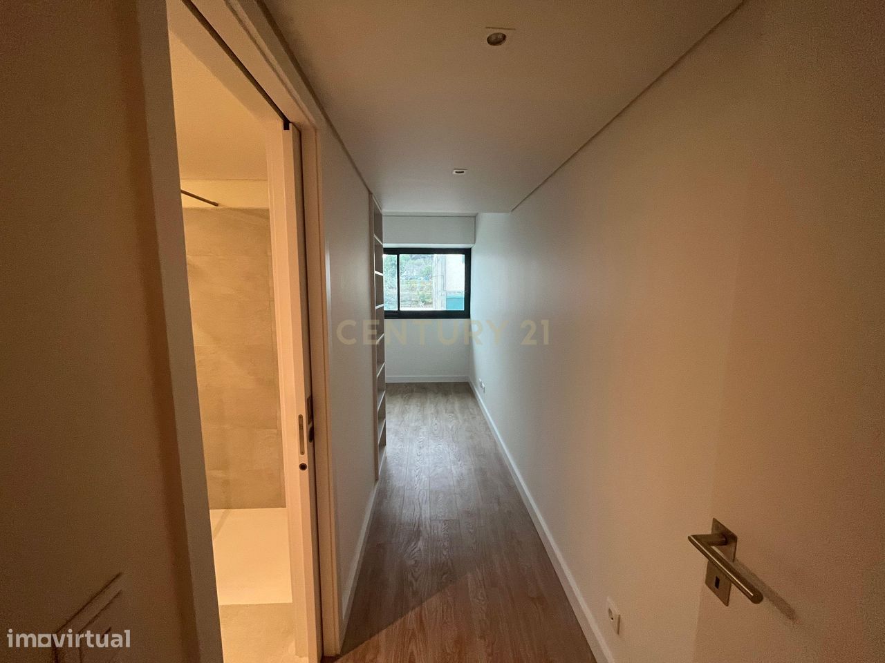 Ótimo T4 no Empreendimento VALRIO, com 189m2,  5WCs e dois parqueament
