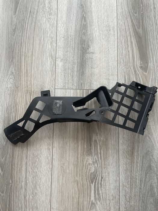 Кріплення переднього бампера праве Mercedes CLA 17-19 A1178850800