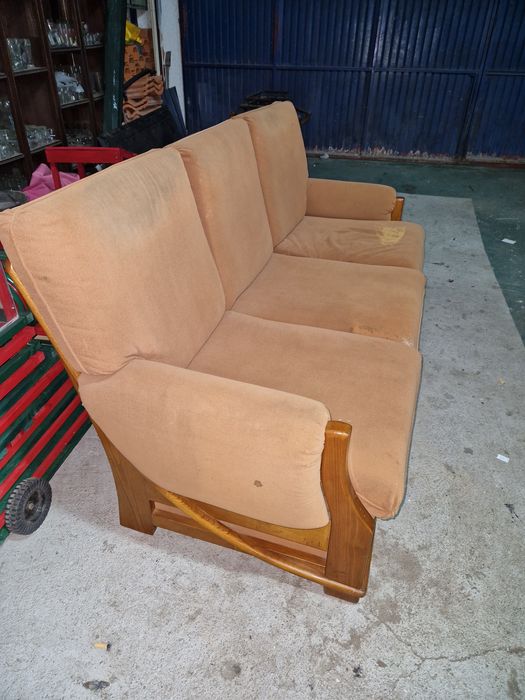 Sofá de três lugares