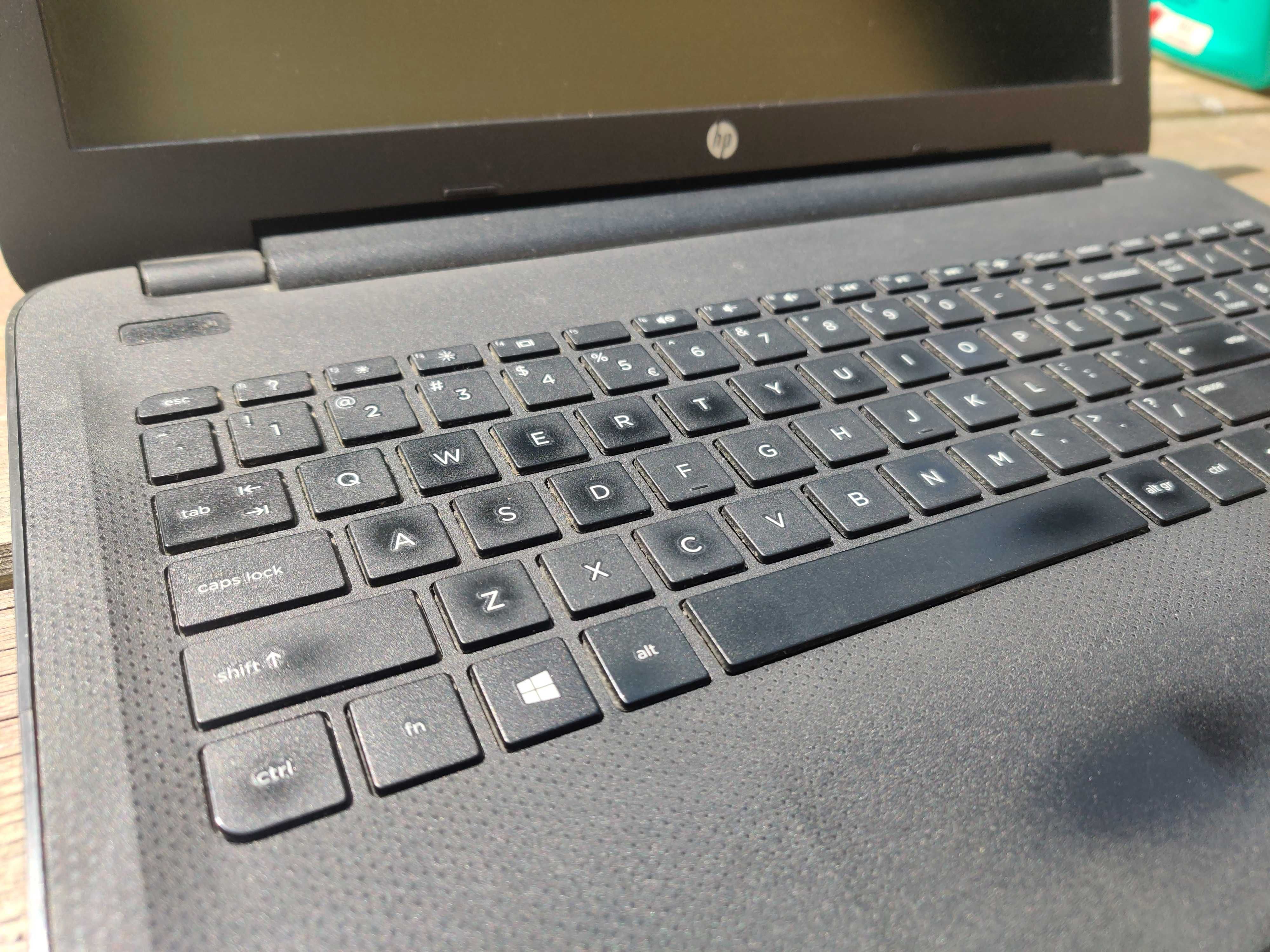 Laptop HP 250 G4 + monitor Samsung TC241W