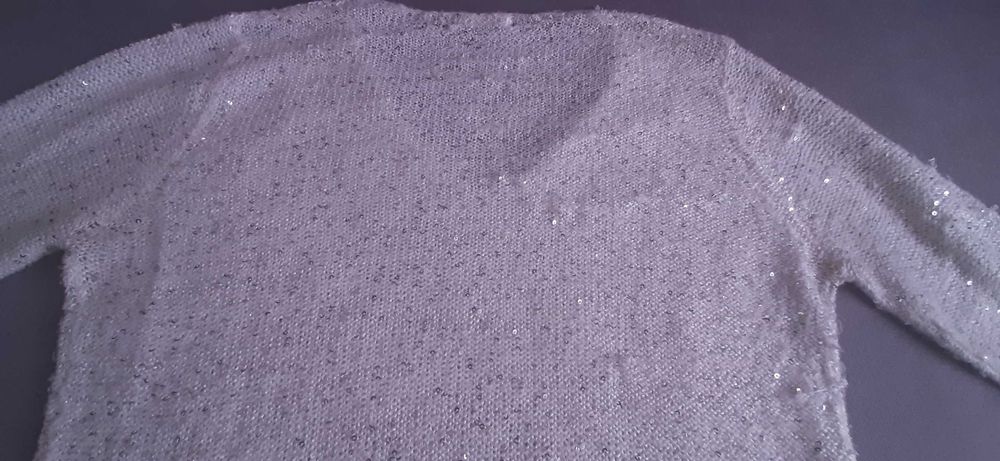 Ładny, mieniący się sweterek