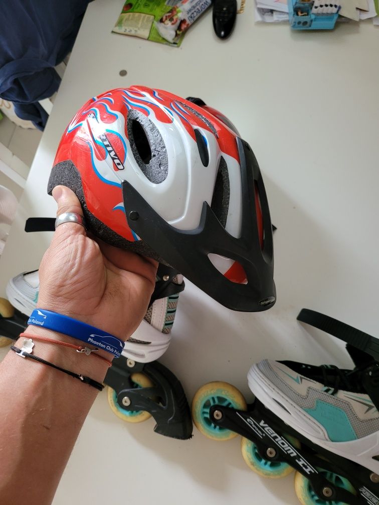 Rolki rozmiar 37, kask M, kask rowerowy. Rolki dziecięce + 2 kaski.