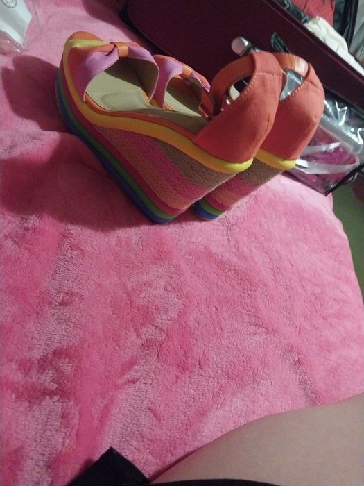 Продам босоножки