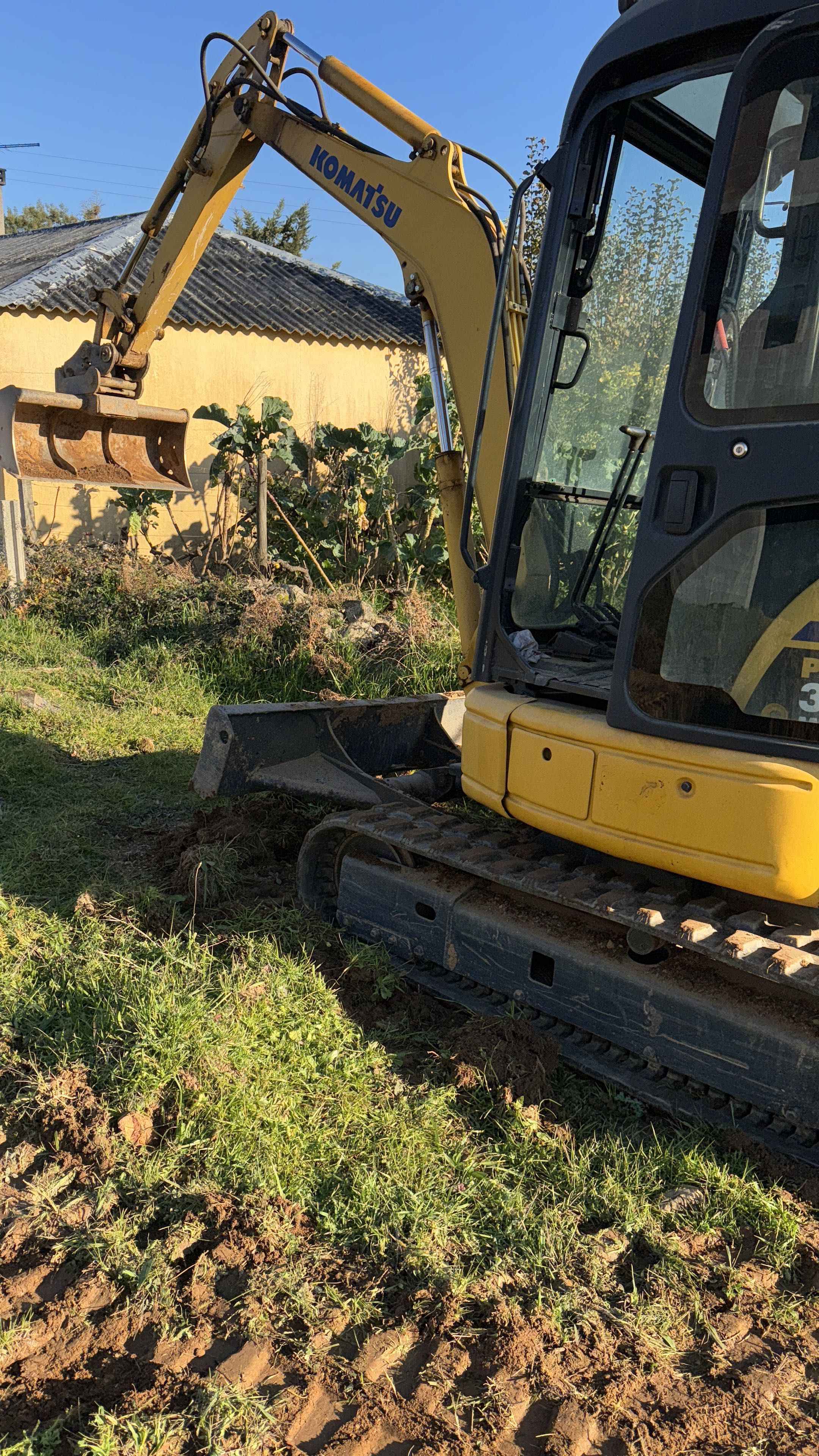 Komatsu pc30 mr2