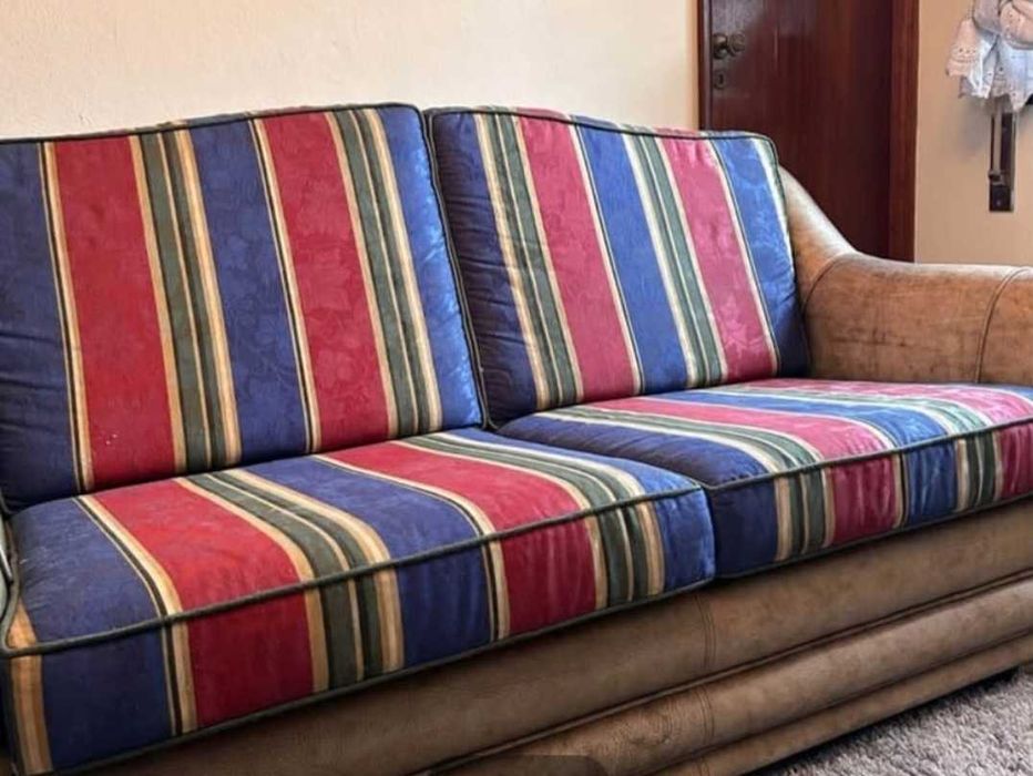 Sofas novos em pele e tecido