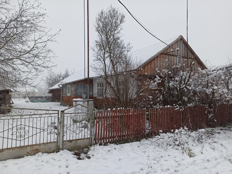 Будинок із землею.