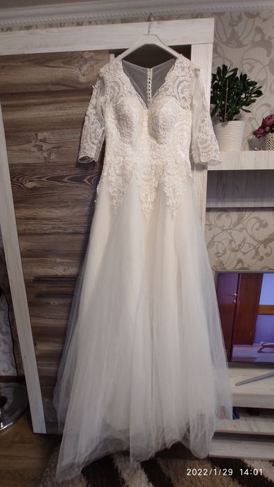 Весільна сукня,дуже гарна