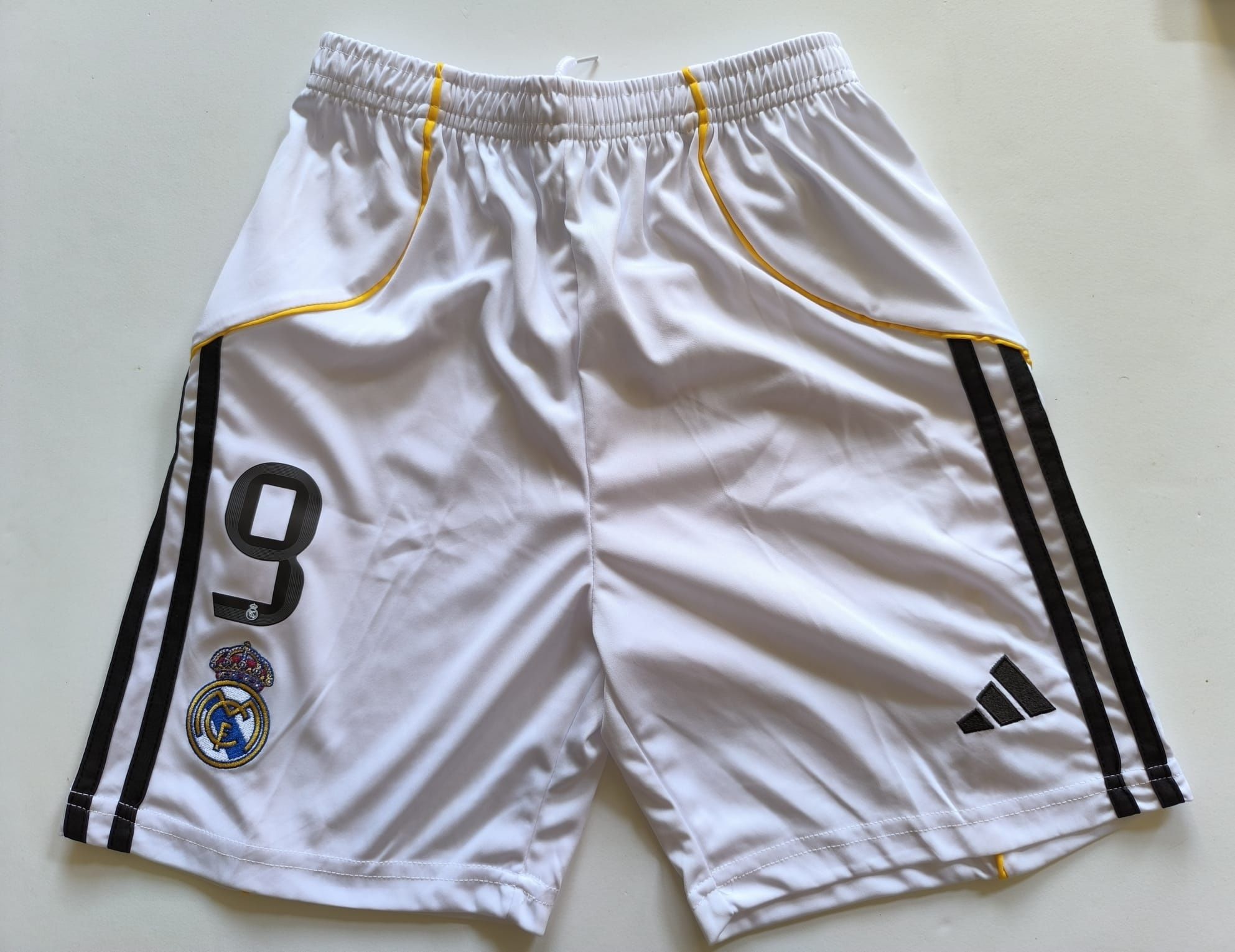 Kit Real Madrid criança Mbappé