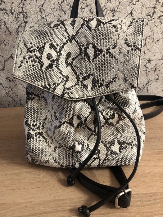 Вмісткий класний рюкзак