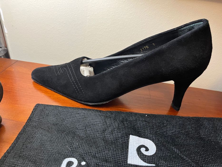 Sapatos pretos com salto de 6cm