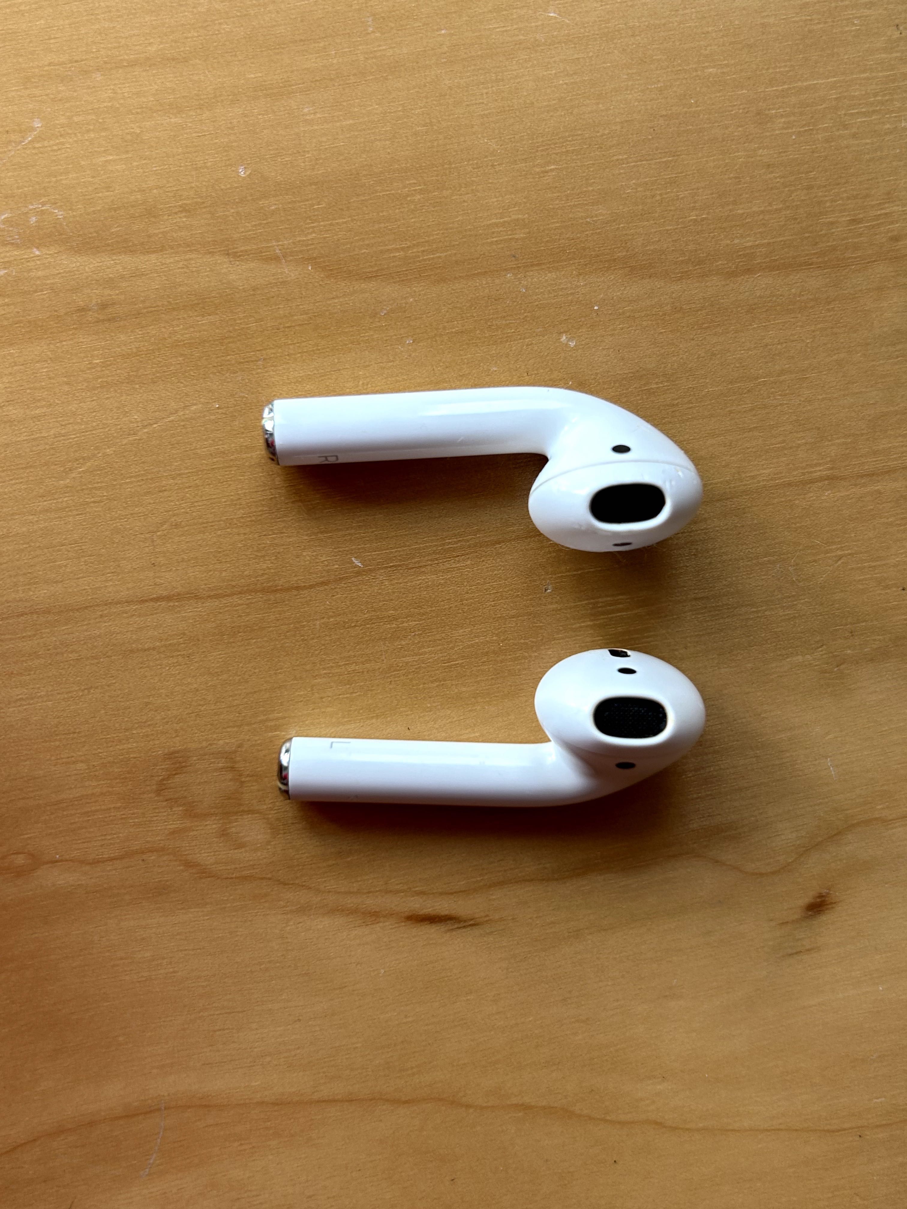 AirPods Apple 2nd Generation - Caixa + 2 AirPods + Capa Protetora