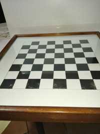 Tabuleiro de jogo de damas/xadrez construído artesanalmente