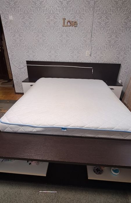 Ліжко, матрац і 3 трубочки