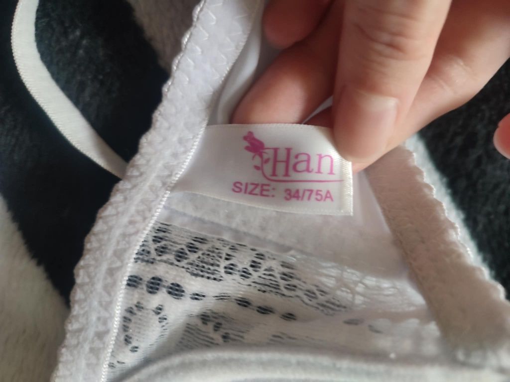 Biały biustonosz push up marki Han