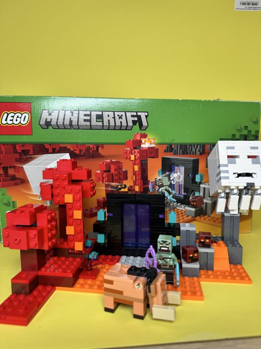 конструктор LEGO Minecraft Засідка біля порталу в Нижній світ (21255)