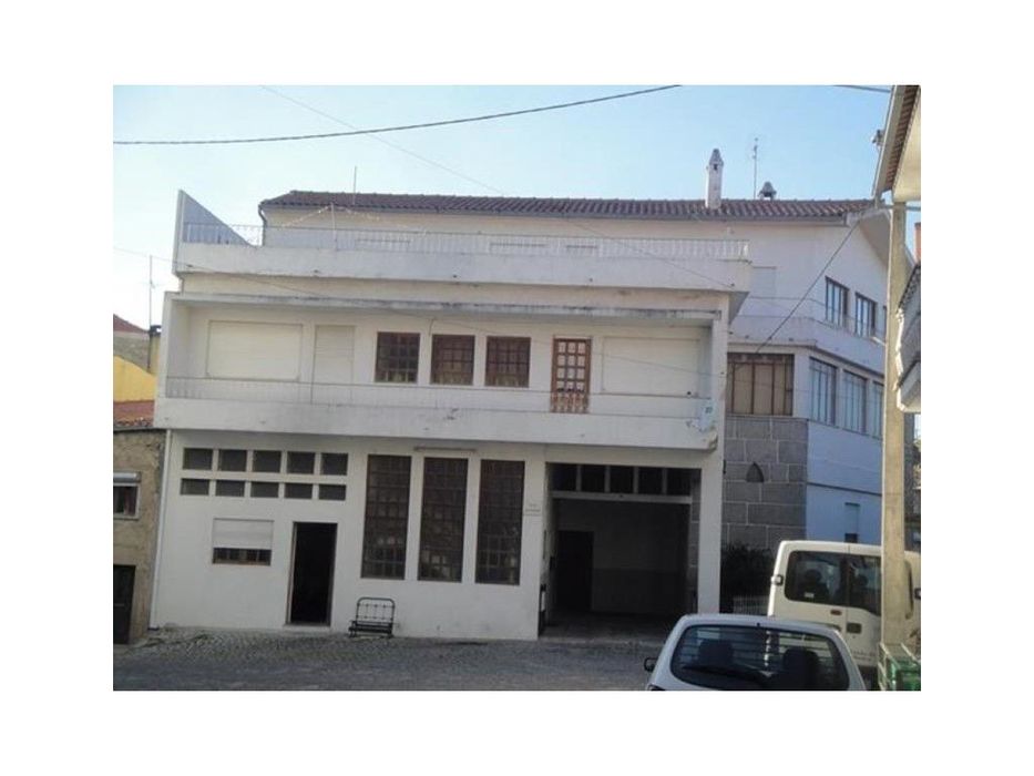 Moradia com 545 m2 em Paços da Serra