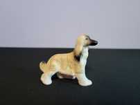 Mała porcelanowa figurka charta pies porcelanowa biskwitowa