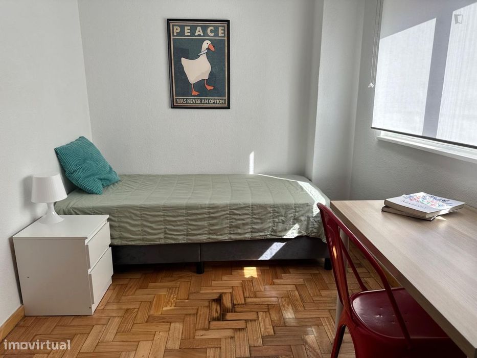 687905 - Quarto com cama de solteiro em...