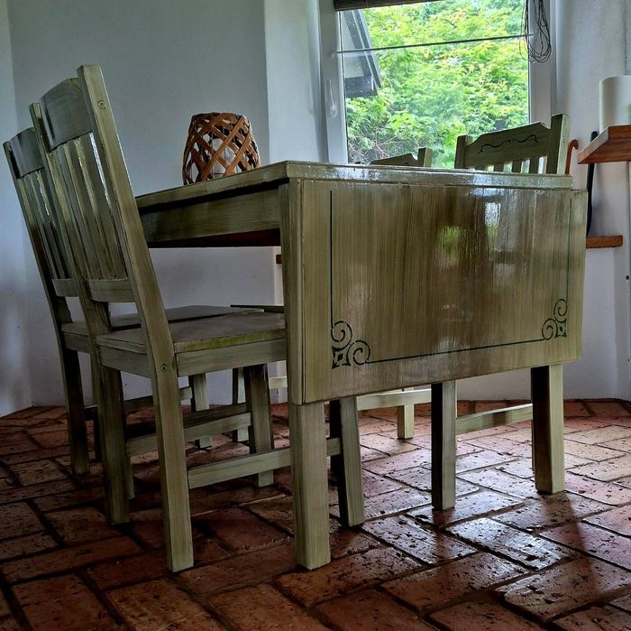 Piękny Stół drewniany