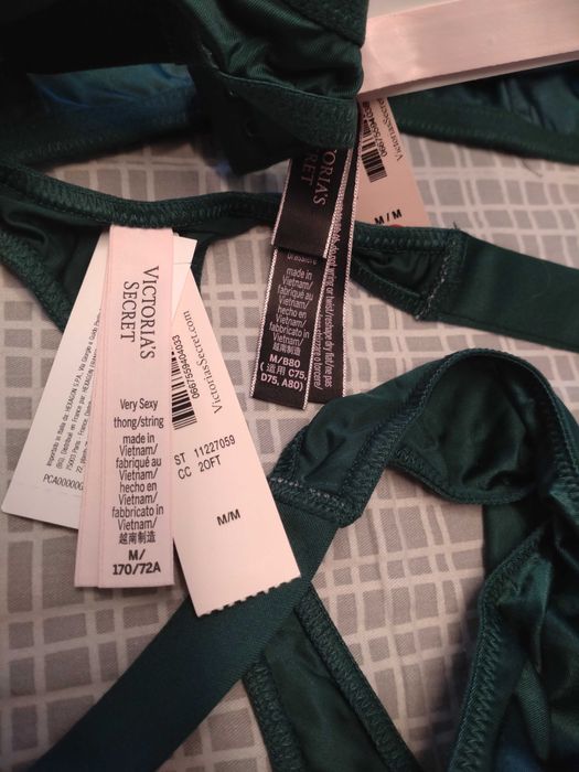 Komplet Victoria's Secret M biustonosz M stringi ciemnozielony