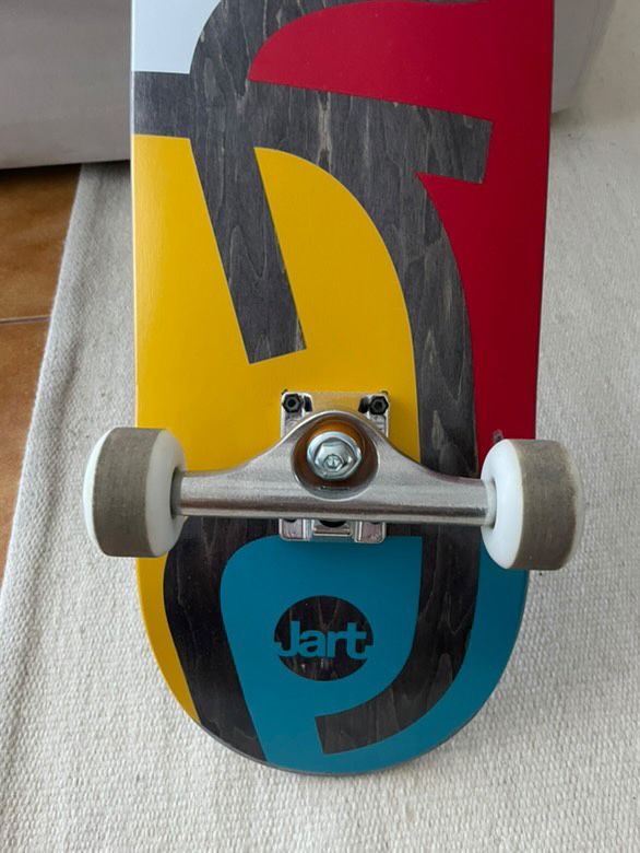 Skate Jart 8.125’ c/ Independent trucks 139mm