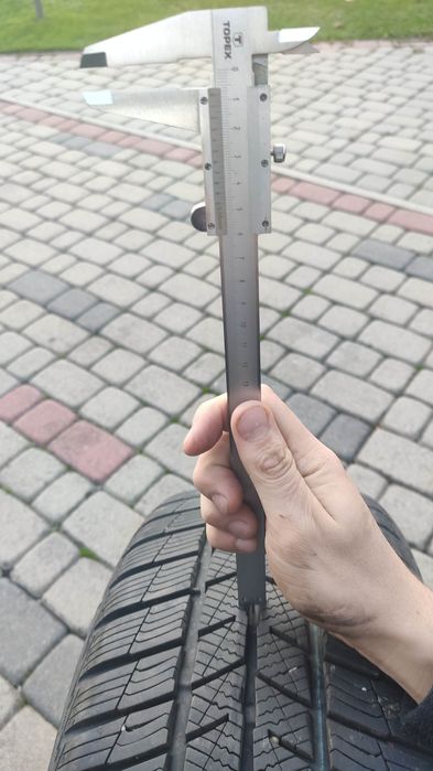 KOŁA 4 szt.  Felgi czarne + Opony 225/50 R17 98V  rok 2421