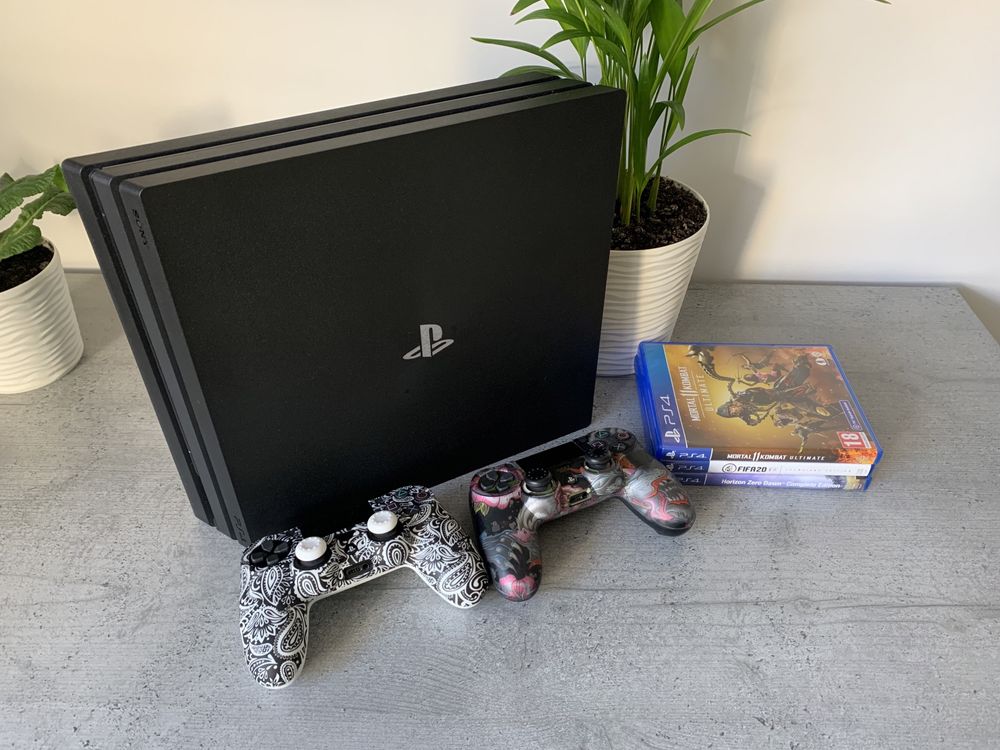 PlayStation 4 Pro 1 tb + (ак)