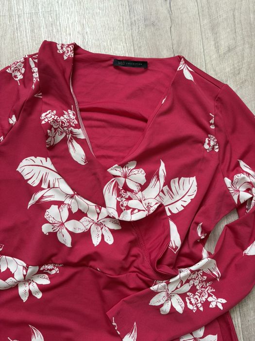 Платье с декольте 50 размер