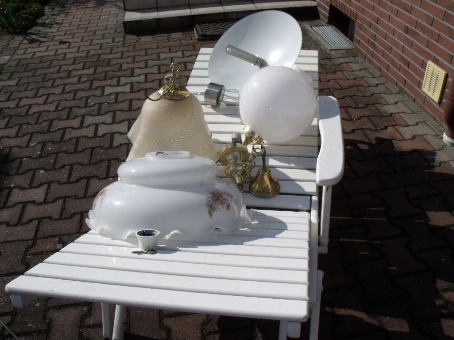 Żyrandol bialy w ksztalcie kuli