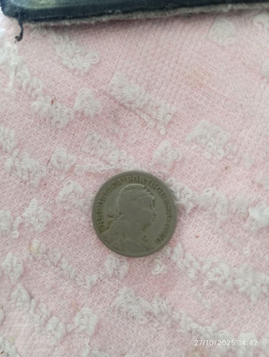 Vendo uma moeda antiga de 50 centavos