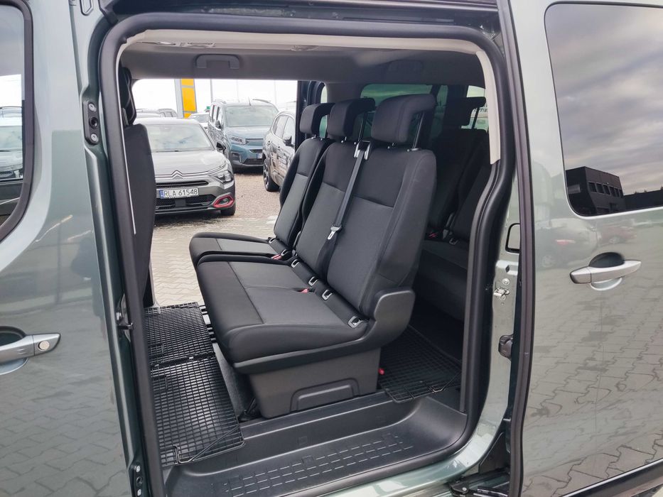 Wynajem Busa 8 i 9 osobowego Peugeot Traveller Automat, Nowy