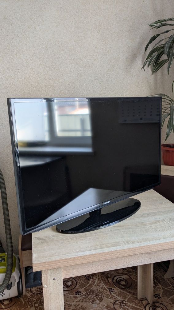 LED телевізор Samsung UE-40EH5007K 40 дюймів