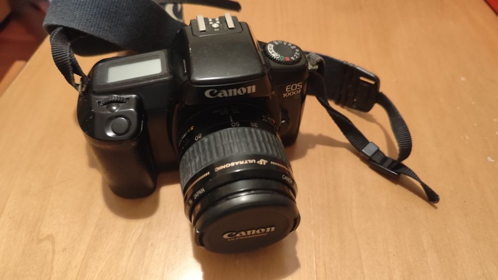 Máquina fotográfica Canon EOS 1000F N