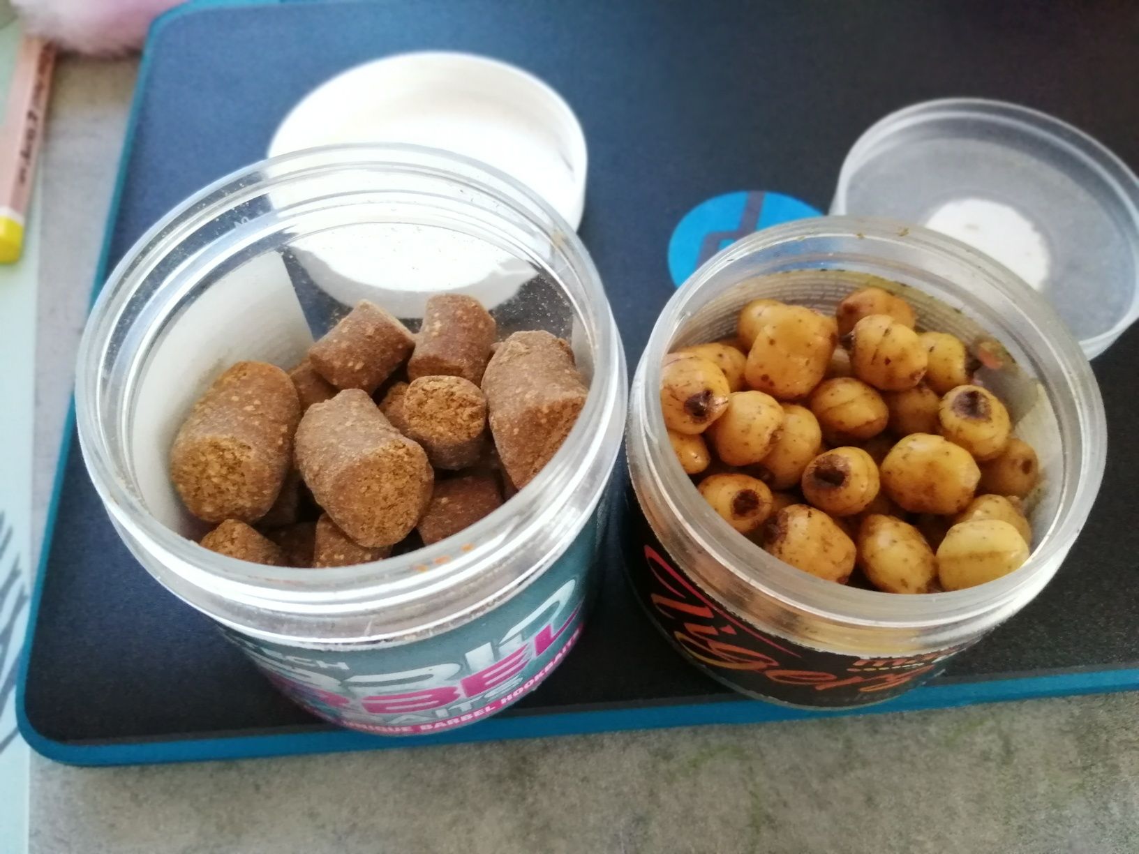 Orzech tygrysi i pellet fish