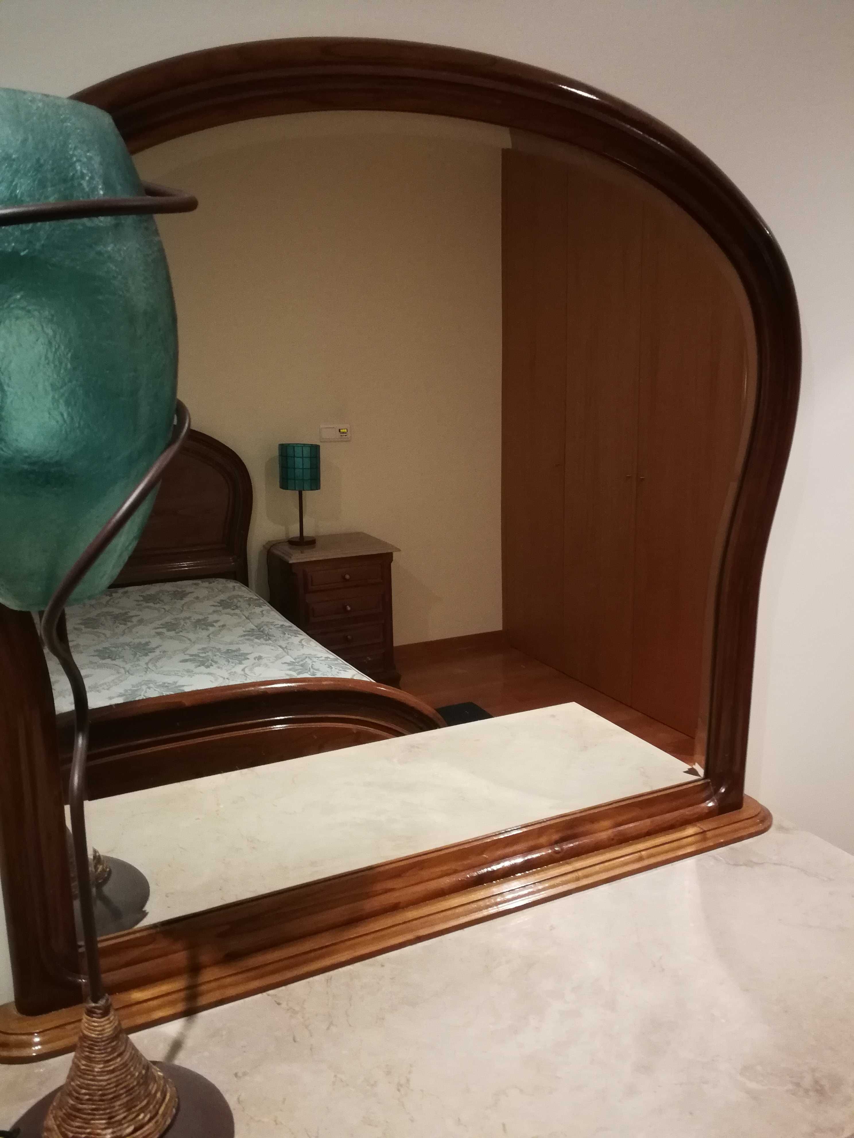 Mobília de quarto de casal, completa, em castanho e mármore