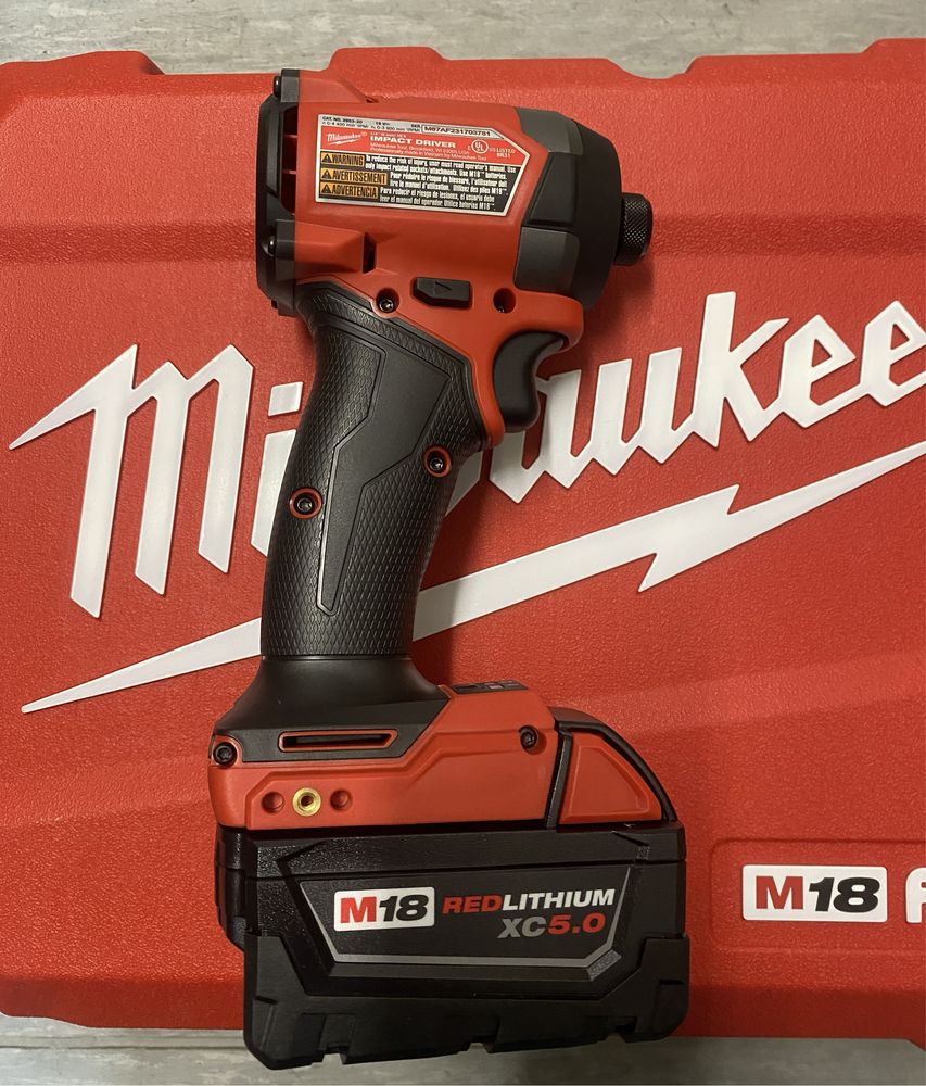 Milwaukee M18 Fuel, Zestaw Wiertarka Udarowa, Zaketarka, 2x 5ah